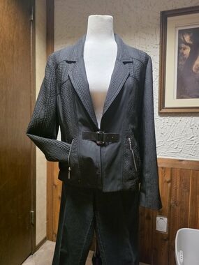 Conradc Size 10 Black Women's Textured Suit Jacket
